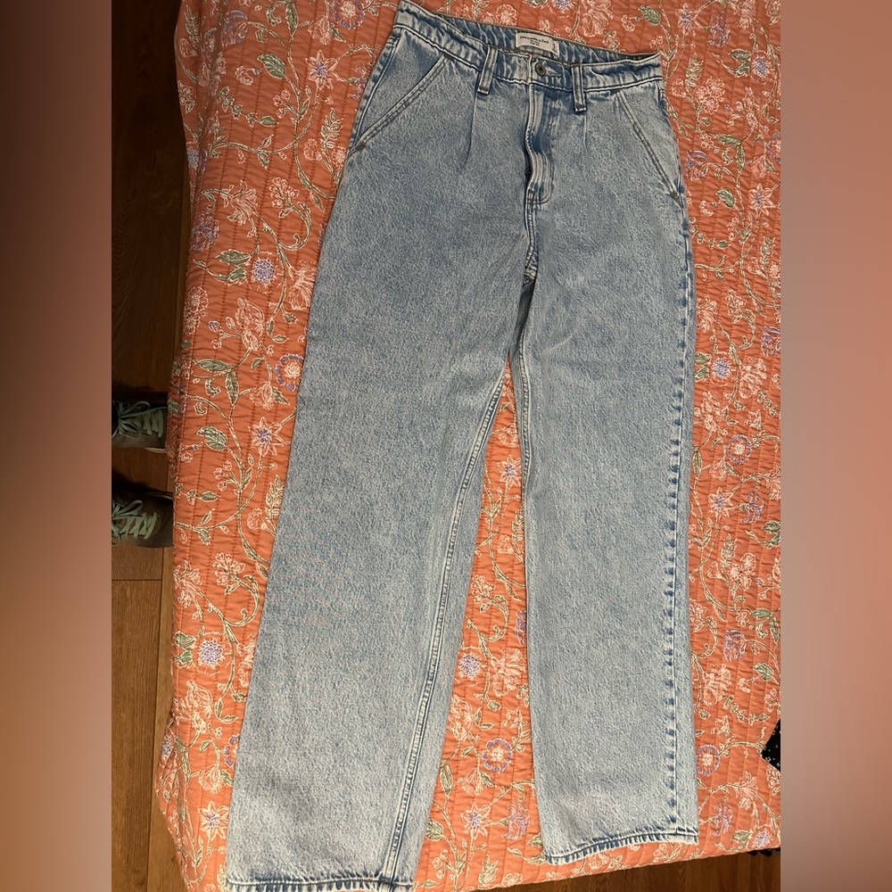 Abercrombie High Rise Loose Pleated Jeans